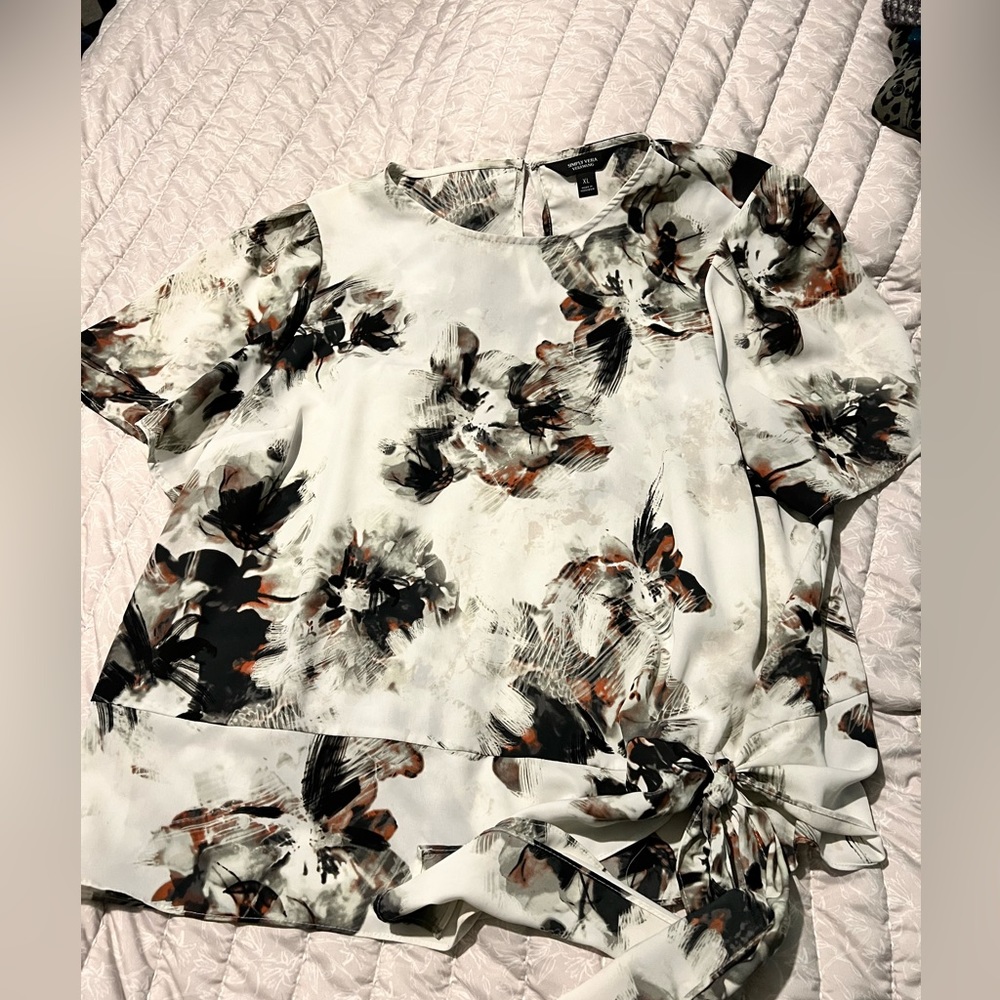 Woman’s Xl Vera Wang blouse